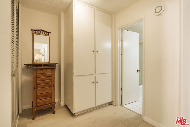 1754 N Kenmore Avenue 202, Los Angeles, CA 90027