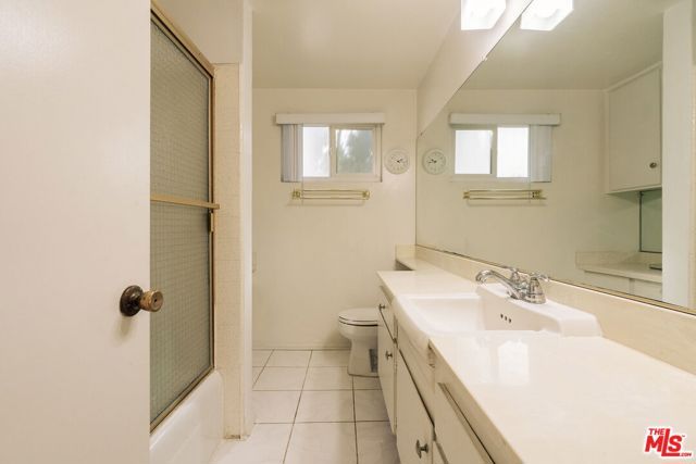 1754 N Kenmore Avenue 202, Los Angeles, CA 90027
