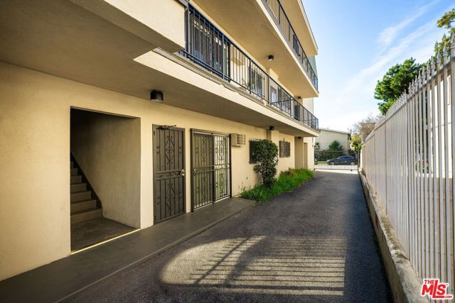 1754 N Kenmore Avenue 202, Los Angeles, CA 90027
