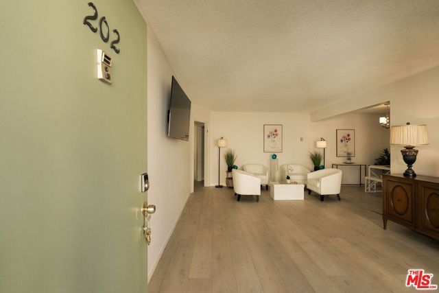 1754 N Kenmore Avenue 202, Los Angeles, CA 90027
