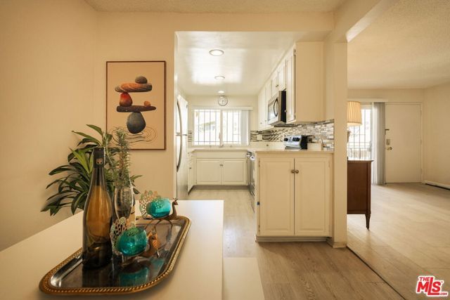 1754 N Kenmore Avenue 202, Los Angeles, CA 90027