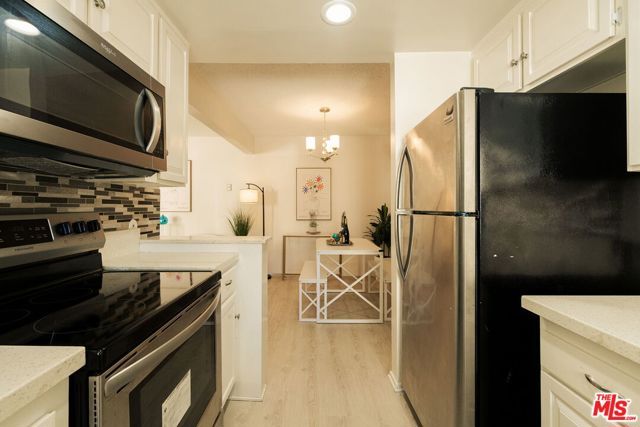 1754 N Kenmore Avenue 202, Los Angeles, CA 90027