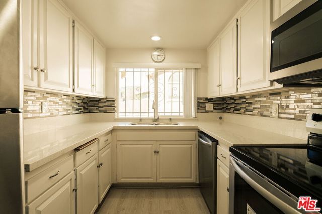 1754 N Kenmore Avenue 202, Los Angeles, CA 90027
