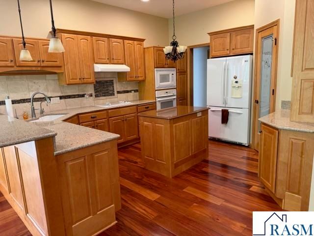 421 Diamond Creek Road, Mankato, MN 56001