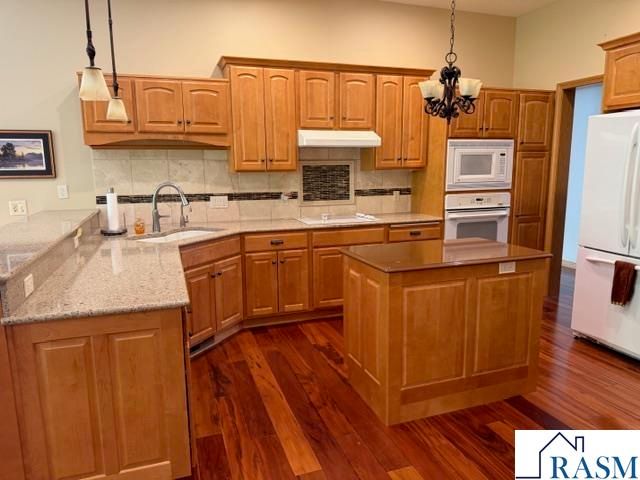 421 Diamond Creek Road, Mankato, MN 56001