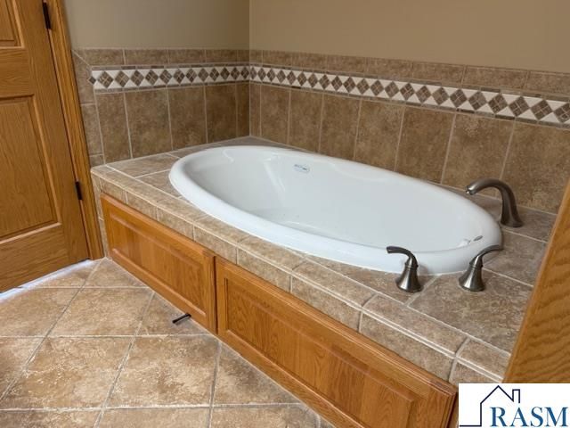 421 Diamond Creek Road, Mankato, MN 56001