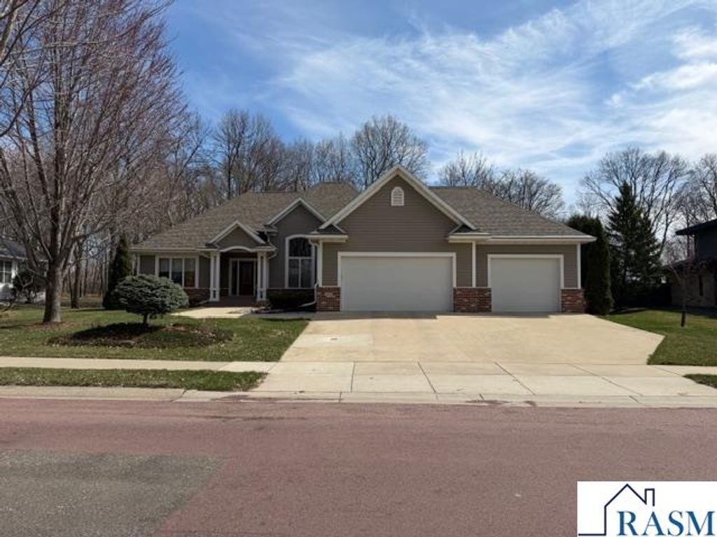 421 Diamond Creek Road, Mankato, MN 56001