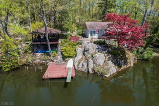 60 Leach Dr, Bloomingdale Boro, NJ 07403