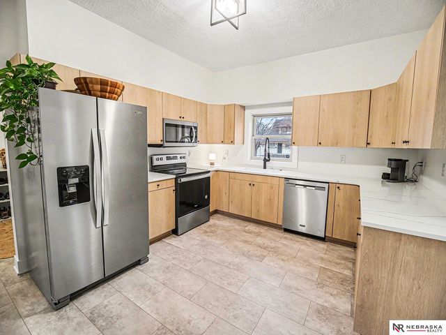 1146 Sumner Street, Lincoln, NE 68502