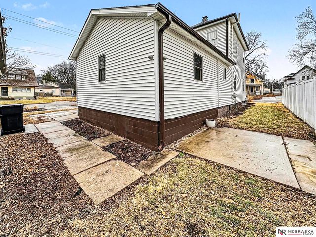 1146 Sumner Street, Lincoln, NE 68502