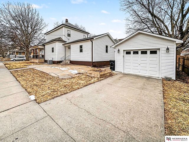 1146 Sumner Street, Lincoln, NE 68502