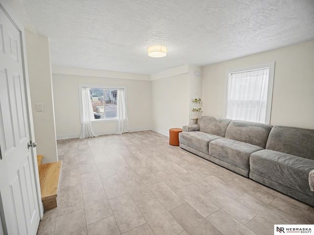 1146 Sumner Street, Lincoln, NE 68502