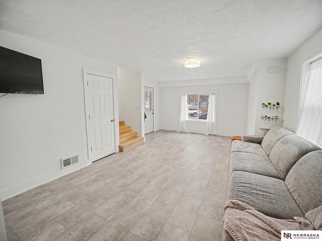 1146 Sumner Street, Lincoln, NE 68502