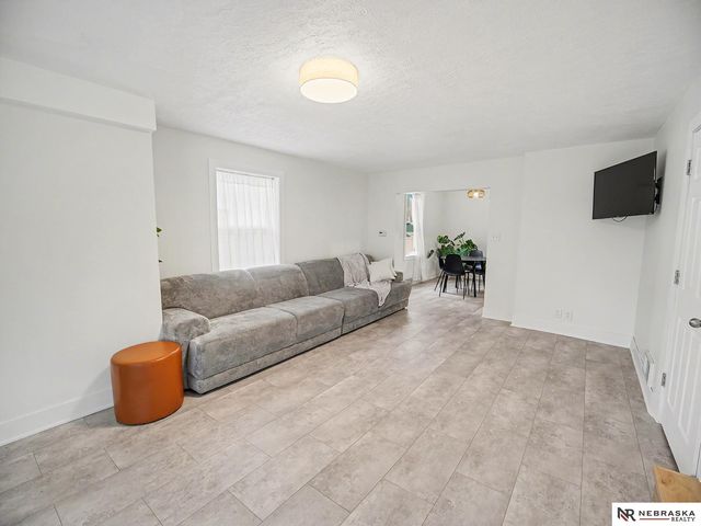 1146 Sumner Street, Lincoln, NE 68502