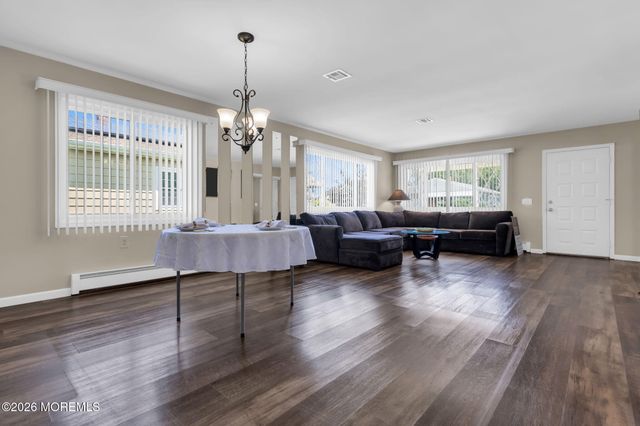 11 Burgess Court, Toms River, NJ 08757