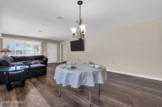 11 Burgess Court, Toms River, NJ 08757