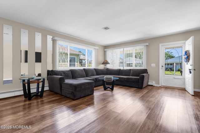 11 Burgess Court, Toms River, NJ 08757