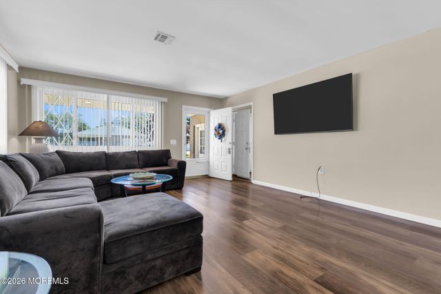 11 Burgess Court, Toms River, NJ 08757