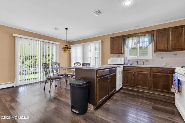 11 Burgess Court, Toms River, NJ 08757