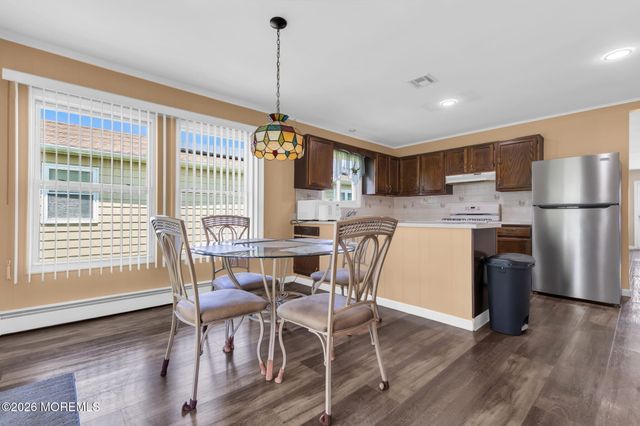 11 Burgess Court, Toms River, NJ 08757