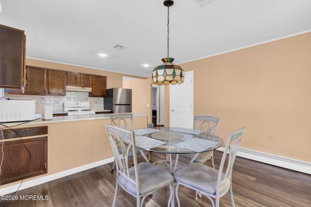 11 Burgess Court, Toms River, NJ 08757