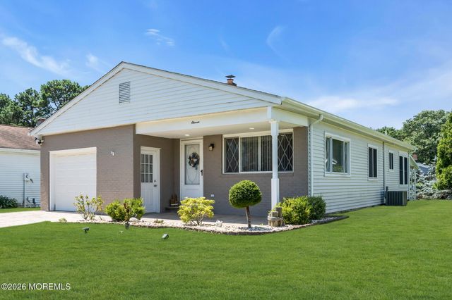 11 Burgess Court, Toms River, NJ 08757