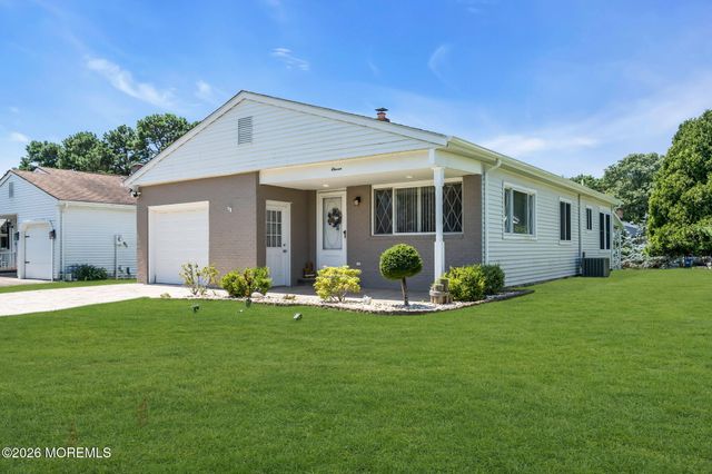 11 Burgess Court, Toms River, NJ 08757
