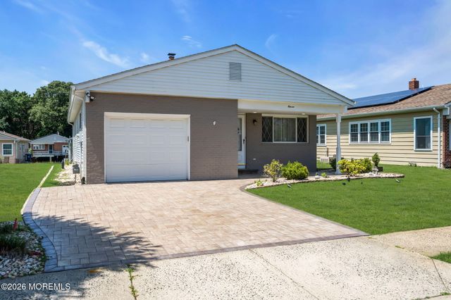 11 Burgess Court, Toms River, NJ 08757