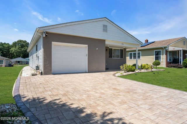 11 Burgess Court, Toms River, NJ 08757