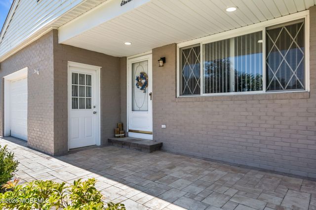 11 Burgess Court, Toms River, NJ 08757