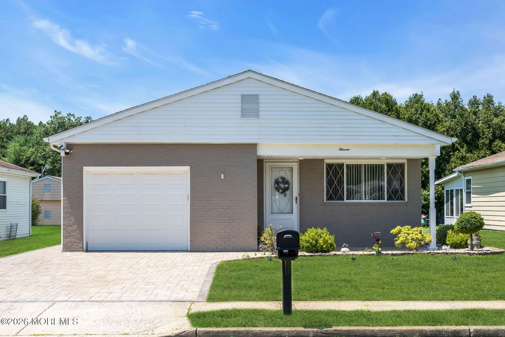 11 Burgess Court, Toms River, NJ 08757