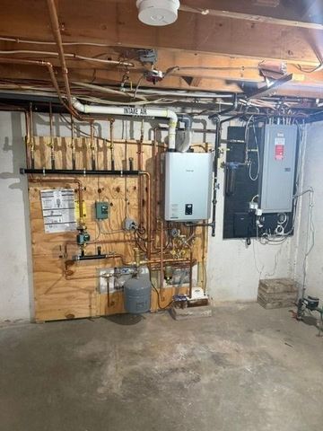 93 Golf Ave, Methuen, MA 01844