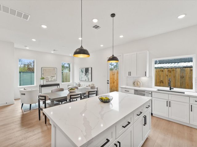 243 Rebecca Street E, Houston, TX 77022