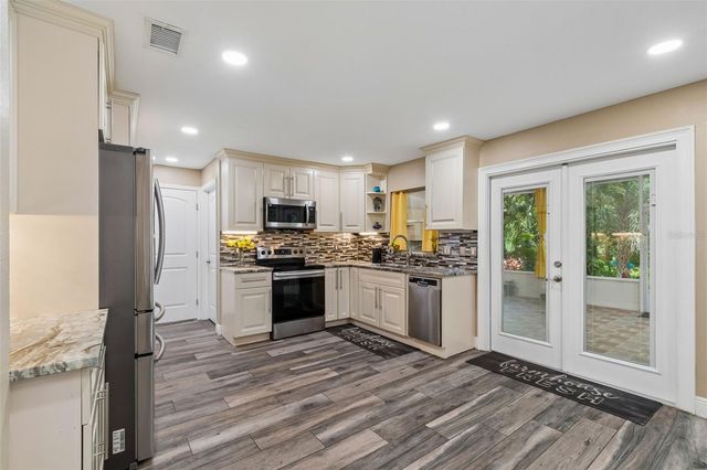 9803 LONG MEADOW DRIVE, Tampa, FL 33615
