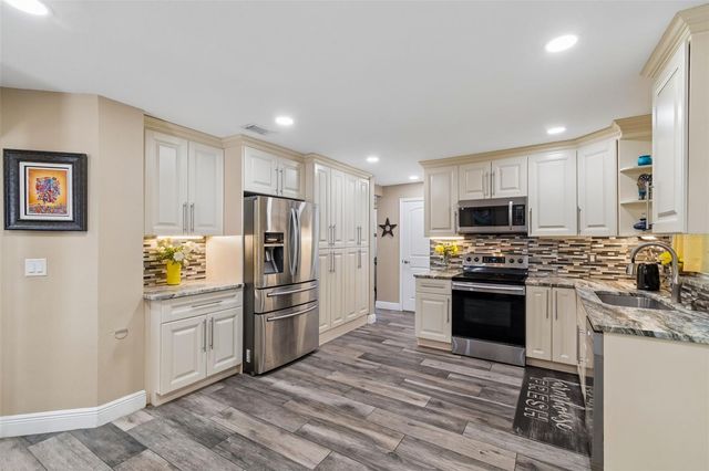 9803 LONG MEADOW DRIVE, Tampa, FL 33615