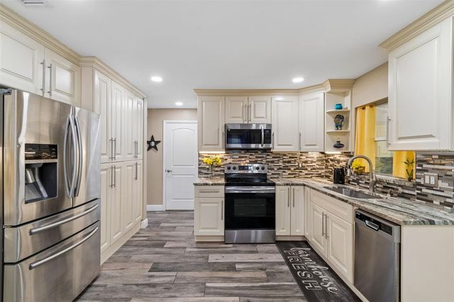 9803 LONG MEADOW DRIVE, Tampa, FL 33615