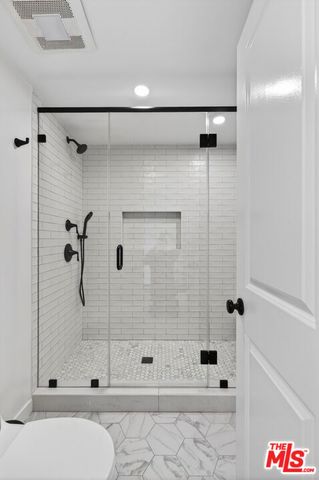11706 Montana Avenue 202, Los Angeles, CA 90049