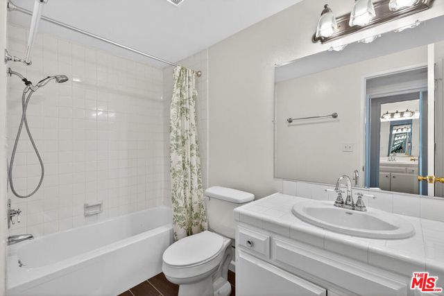11706 Montana Avenue 202, Los Angeles, CA 90049