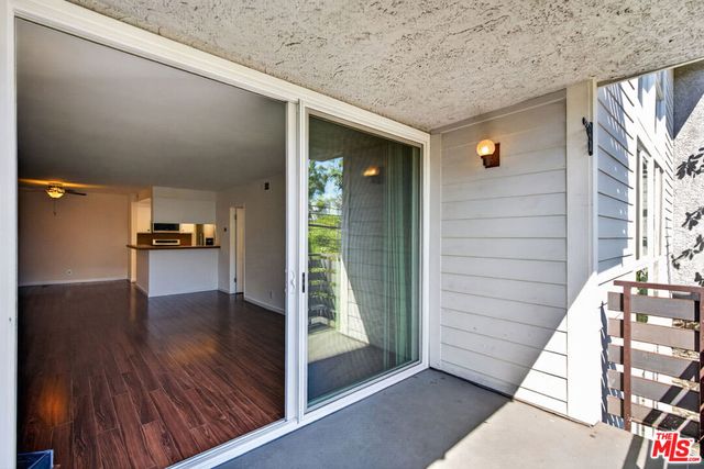 11706 Montana Avenue 202, Los Angeles, CA 90049