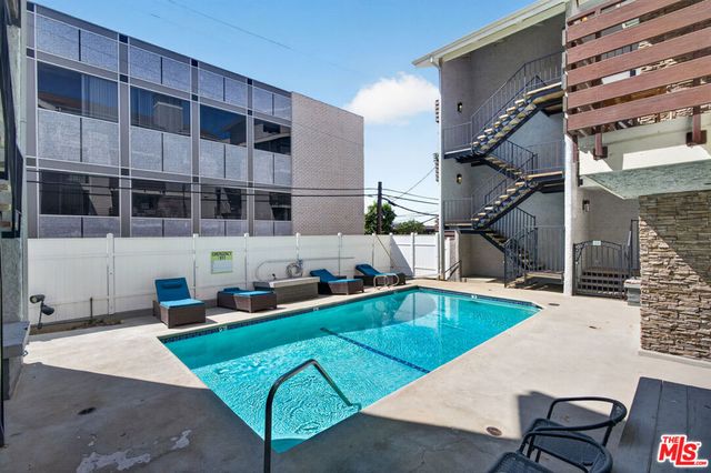 11706 Montana Avenue 202, Los Angeles, CA 90049