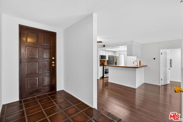11706 Montana Avenue 202, Los Angeles, CA 90049