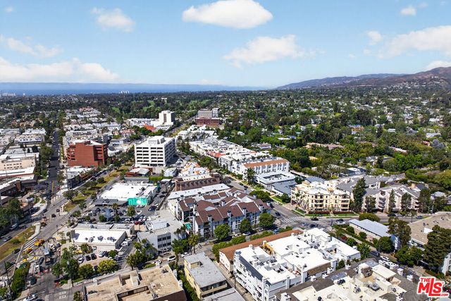11706 Montana Avenue 202, Los Angeles, CA 90049