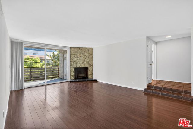 11706 Montana Avenue 202, Los Angeles, CA 90049