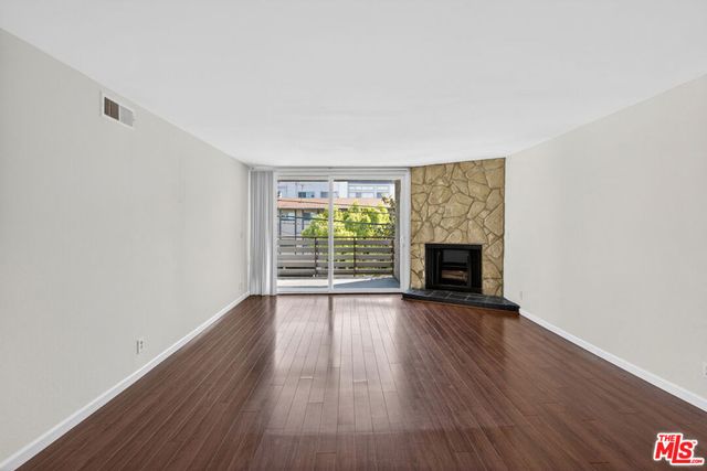 11706 Montana Avenue 202, Los Angeles, CA 90049
