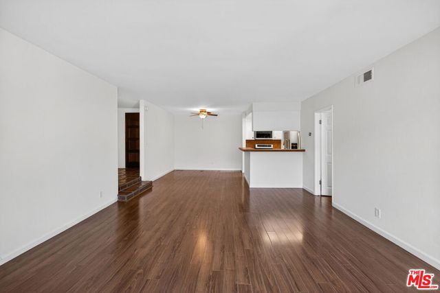 11706 Montana Avenue 202, Los Angeles, CA 90049