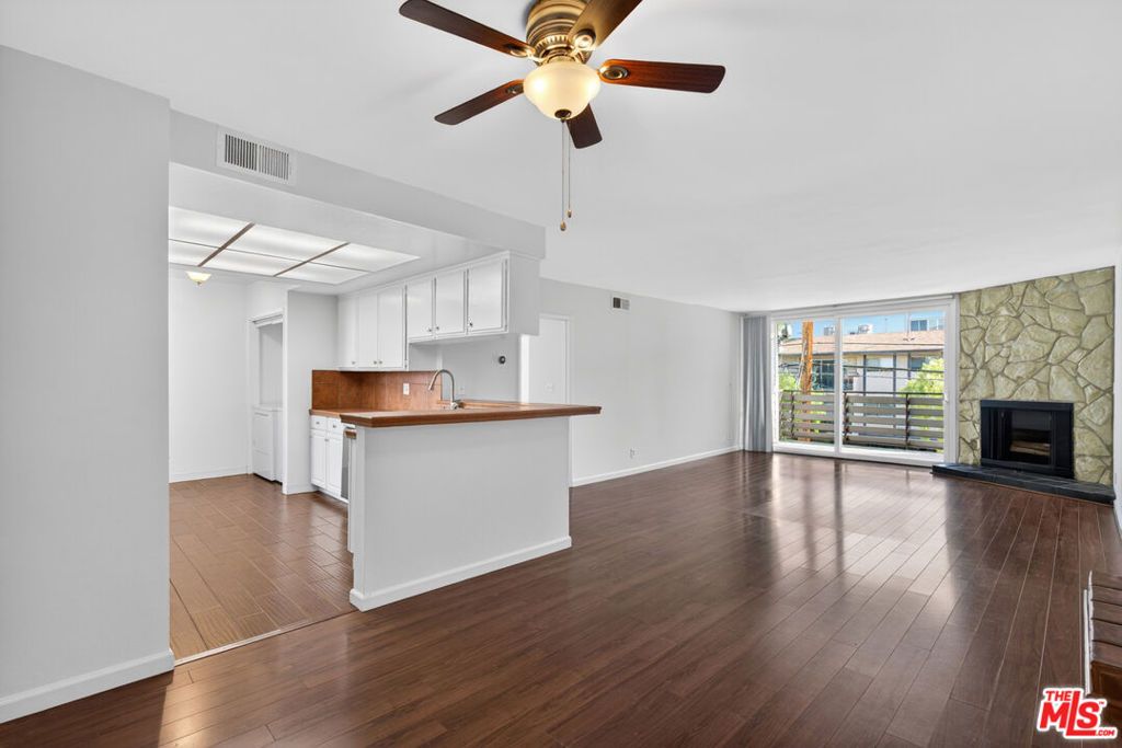 11706 Montana Avenue 202, Los Angeles, CA 90049