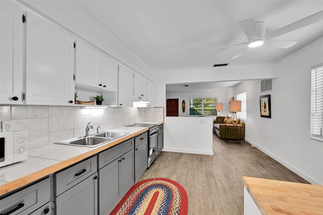 712 NE 34th Court, Oakland Park, FL 33334