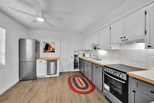 712 NE 34th Court, Oakland Park, FL 33334