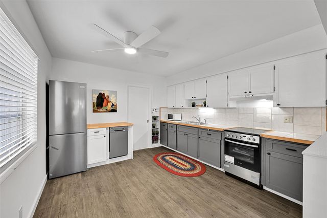 712 NE 34th Court, Oakland Park, FL 33334