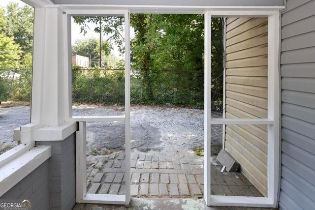 2069 Bolton Road NW, Atlanta, GA 30318